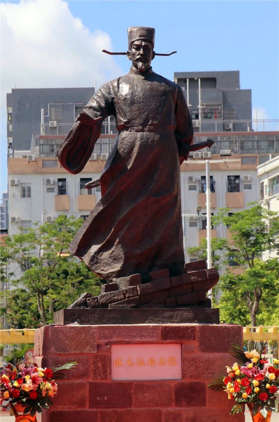 張鎮(zhèn)孫銅像