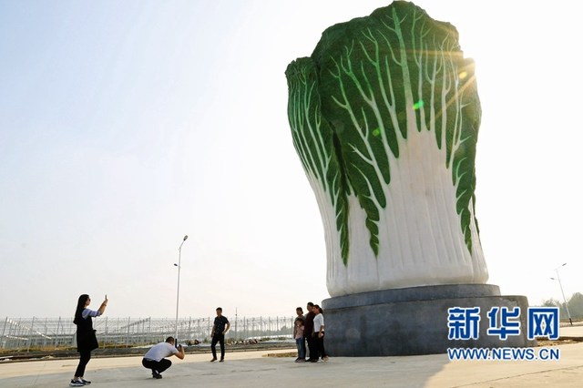 近年來，國內(nèi)不斷涌現(xiàn)最高銅雕塑、最高不銹鋼雕塑等巨型雕塑，最高雕塑的建成代表著雕塑行業(yè)的不斷創(chuàng)新進步。