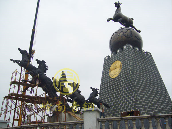清遠(yuǎn)《馬踏飛燕》大型城市雕塑