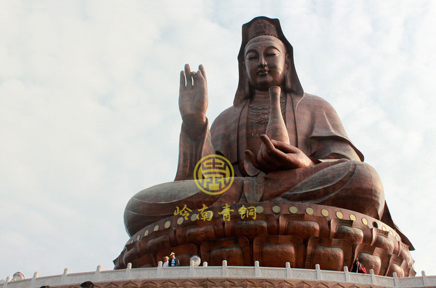 南海西樵山觀(guān)音大佛（高61.9米）