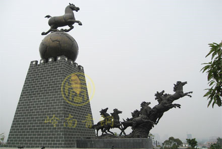 清遠(yuǎn)《馬踏飛燕》大型城市廣場(chǎng)雕塑
