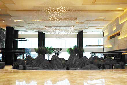 銅山銅樹(shù)景觀雕塑-張家界納百利皇冠假日酒店